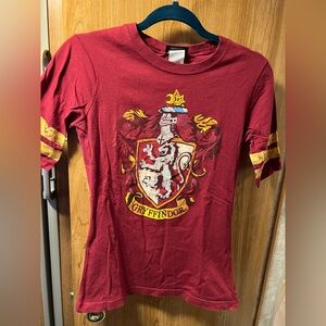 Vintage Harry Potter Gryffindor Lion Emblem Tshirt 🦁Size Junior Medium